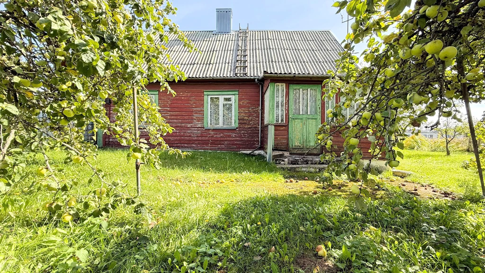 Parduodamas namas su žemės sklypu, esantis Pramonės g. 11, Meškonių k., Jonavos rajone